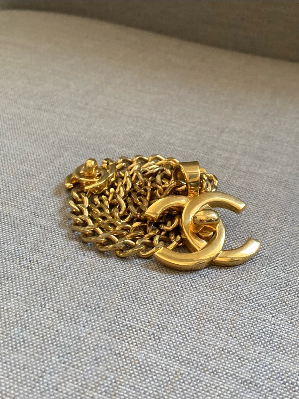 CHANEL Gold CC Pendant Chain Necklace